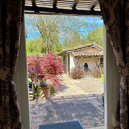 Domaine Des Monges Bed & Breakfast Saint-Seurin-de-Prats Exterior photo