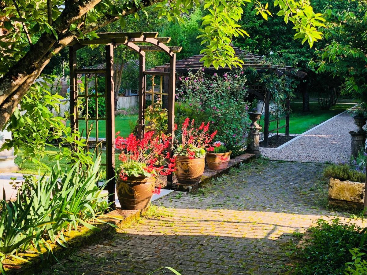 Domaine Des Monges Bed & Breakfast Saint-Seurin-de-Prats Exterior photo