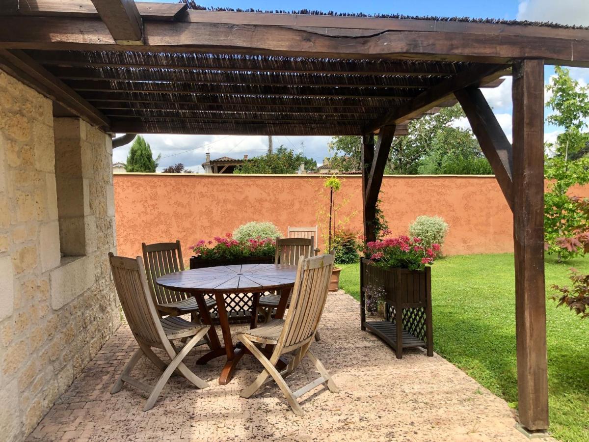 Domaine Des Monges Bed & Breakfast Saint-Seurin-de-Prats Exterior photo