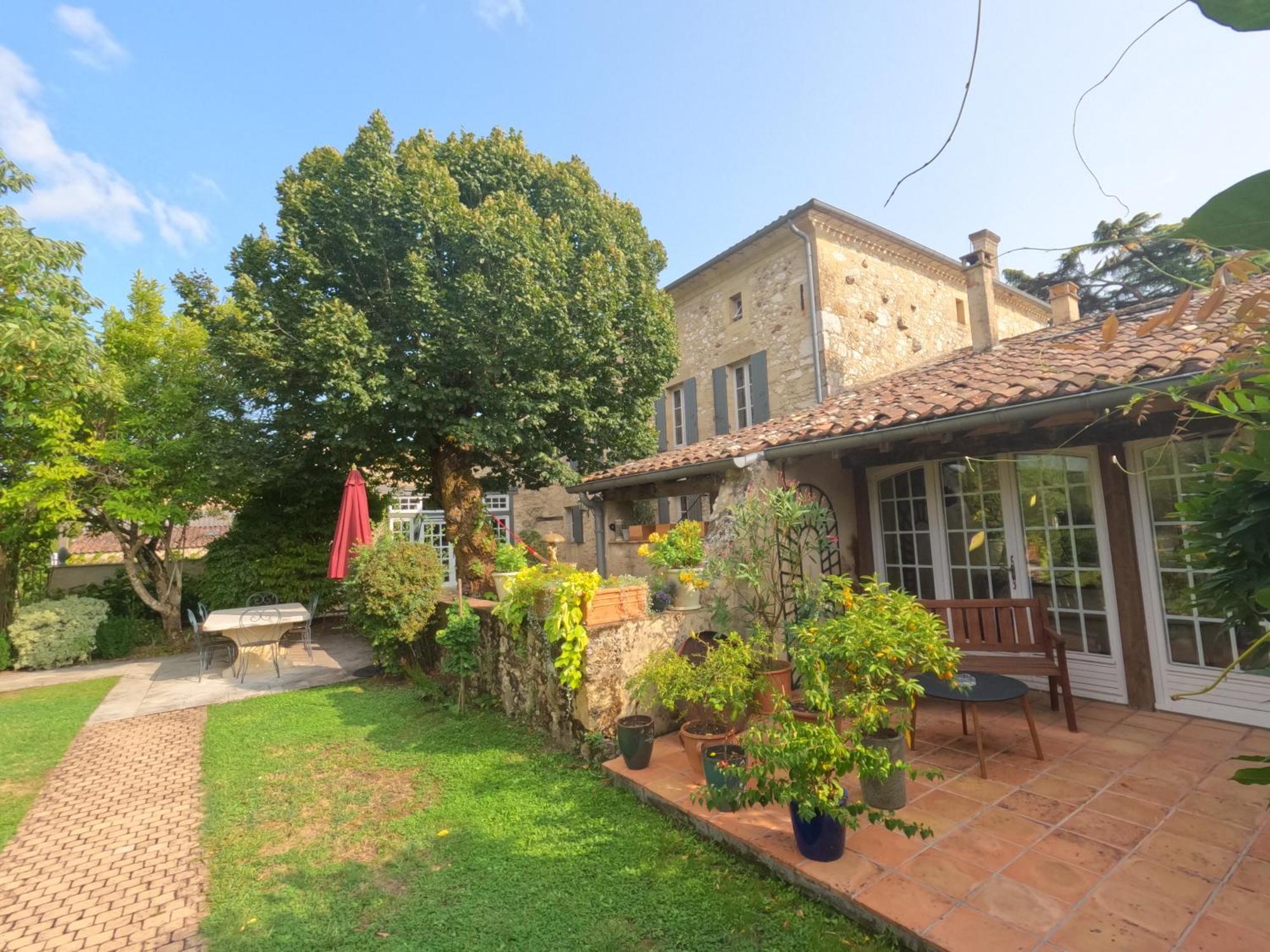 Domaine Des Monges Bed & Breakfast Saint-Seurin-de-Prats Exterior photo