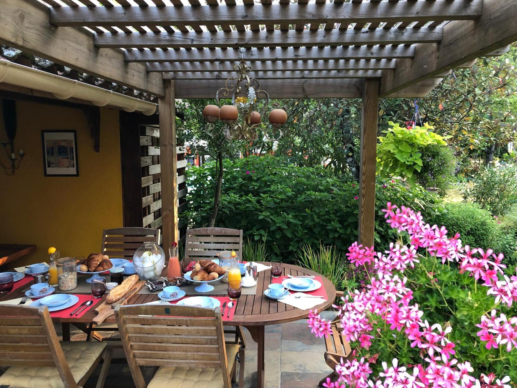 Domaine Des Monges Bed & Breakfast Saint-Seurin-de-Prats Exterior photo