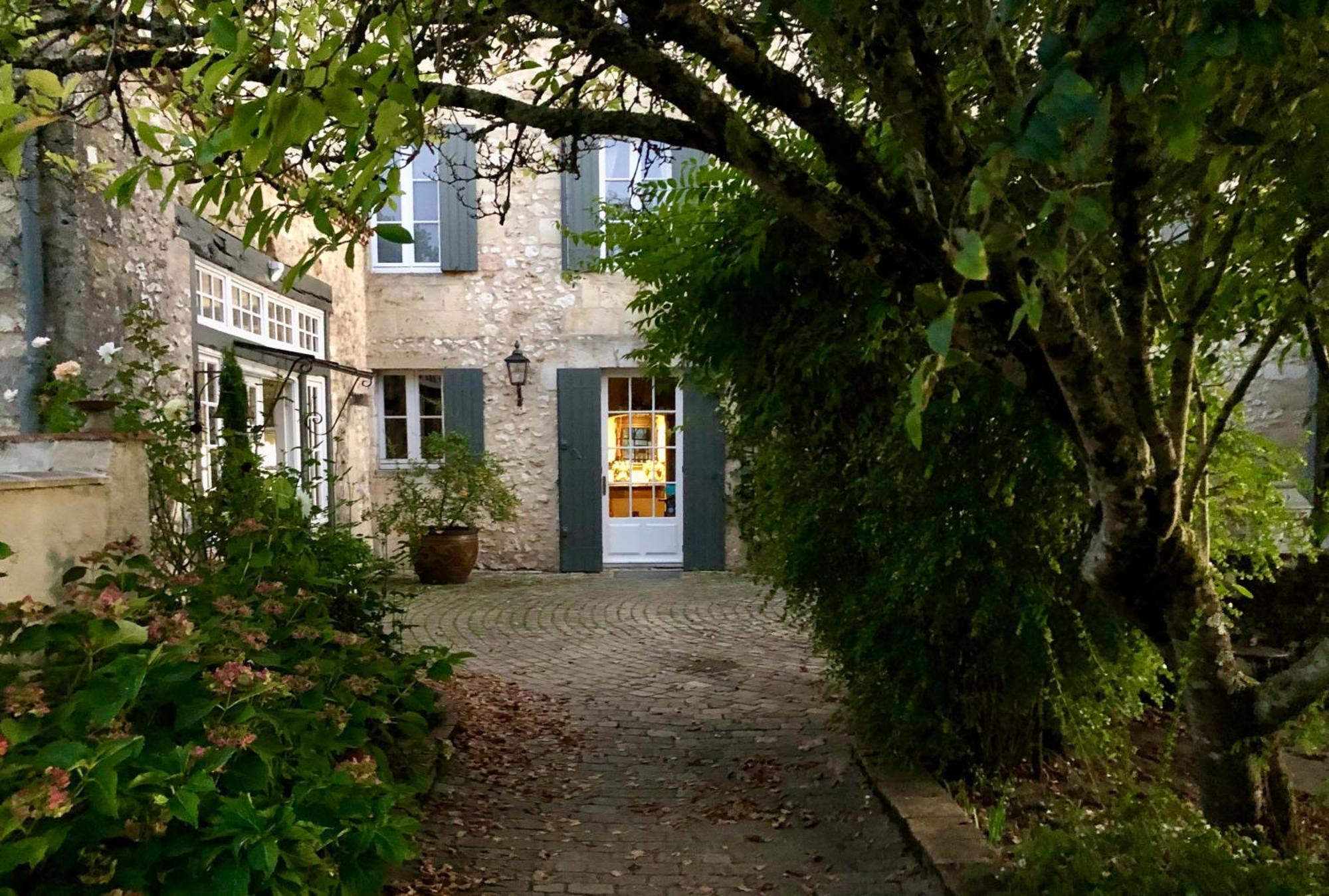 Domaine Des Monges Bed & Breakfast Saint-Seurin-de-Prats Exterior photo