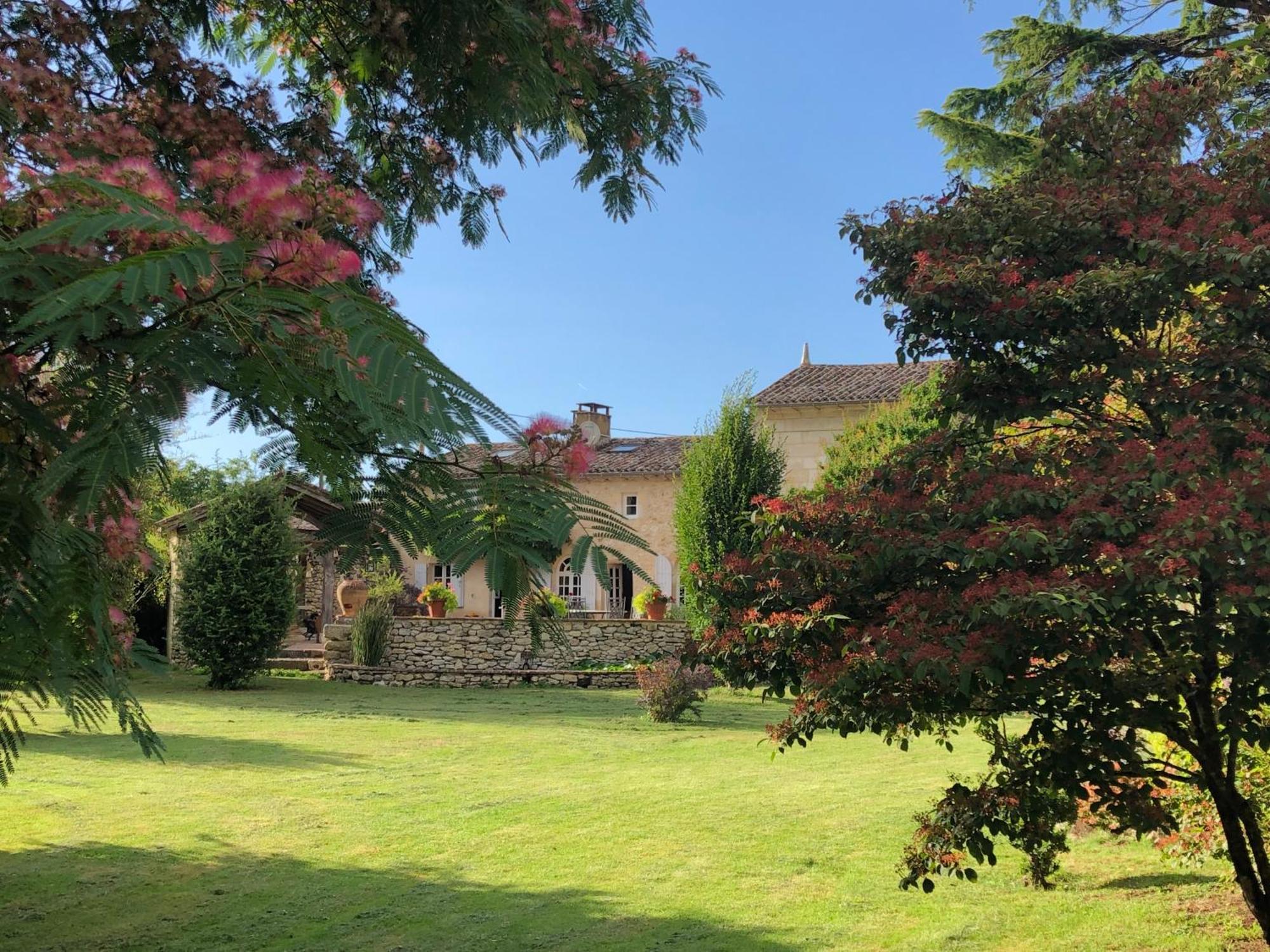 Domaine Des Monges Bed & Breakfast Saint-Seurin-de-Prats Exterior photo