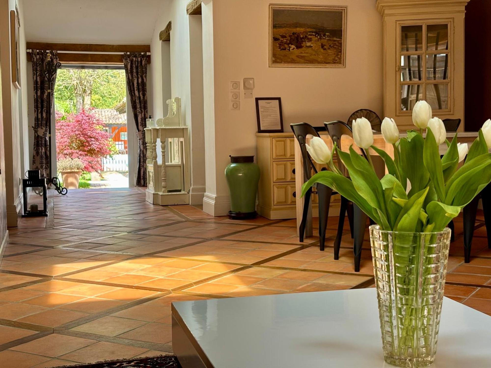 Domaine Des Monges Bed & Breakfast Saint-Seurin-de-Prats Exterior photo