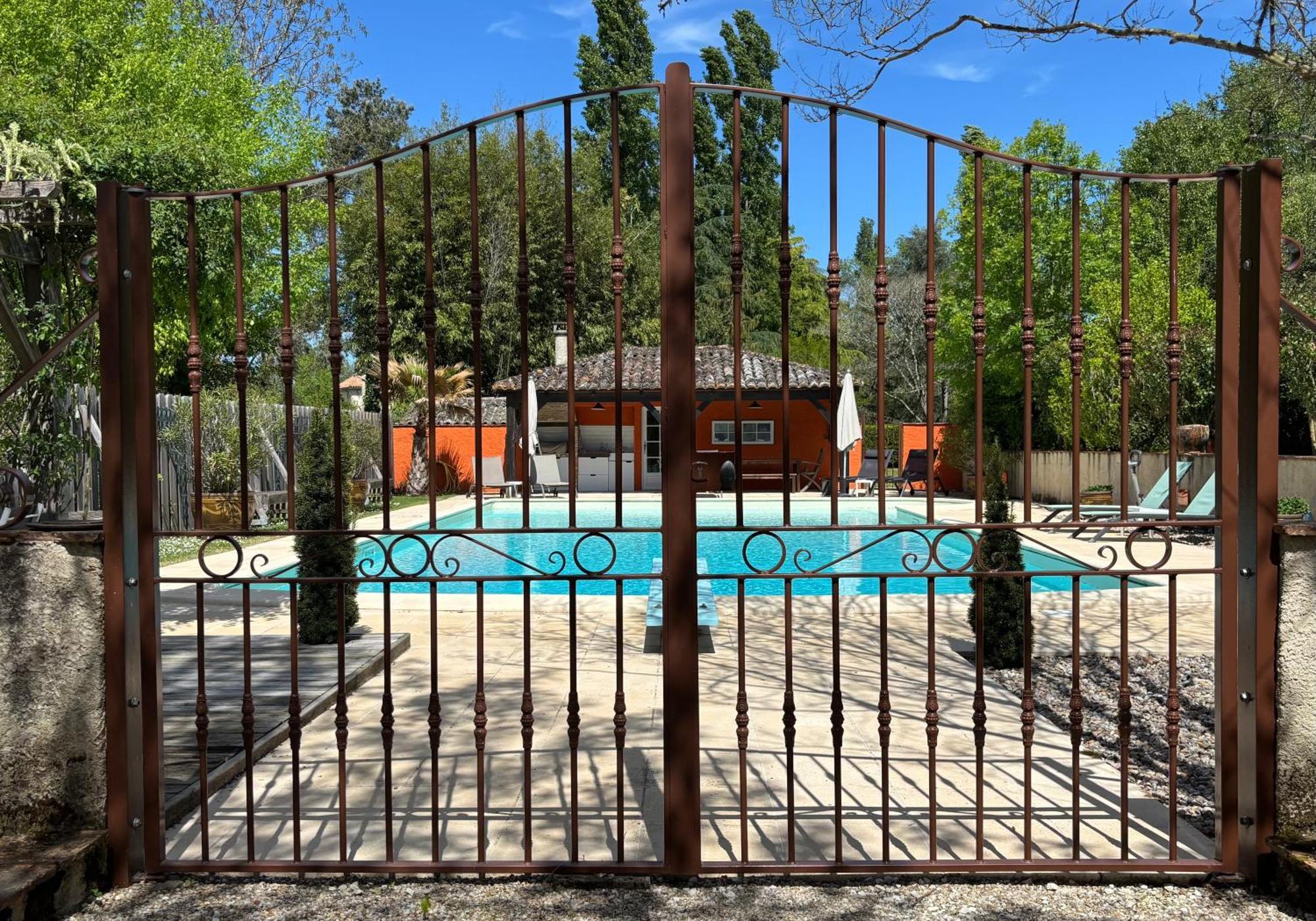 Domaine Des Monges Bed & Breakfast Saint-Seurin-de-Prats Exterior photo