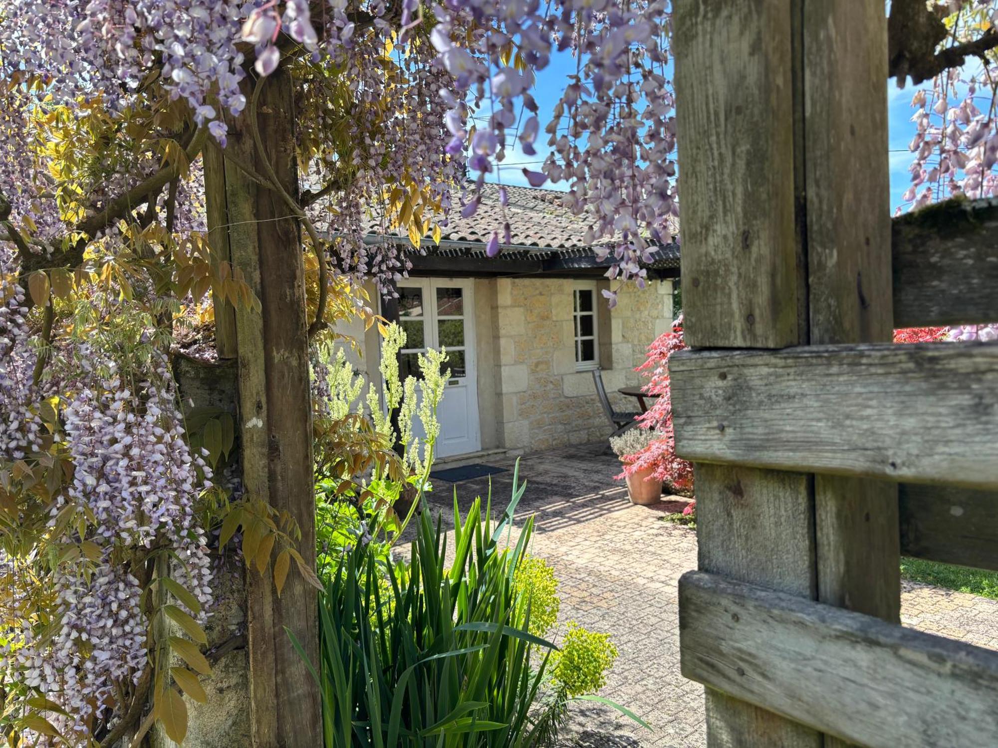 Domaine Des Monges Bed & Breakfast Saint-Seurin-de-Prats Exterior photo
